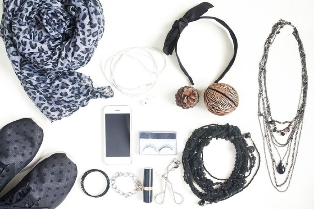 Les accessoires indispensables pour sublimer votre petite robe noire